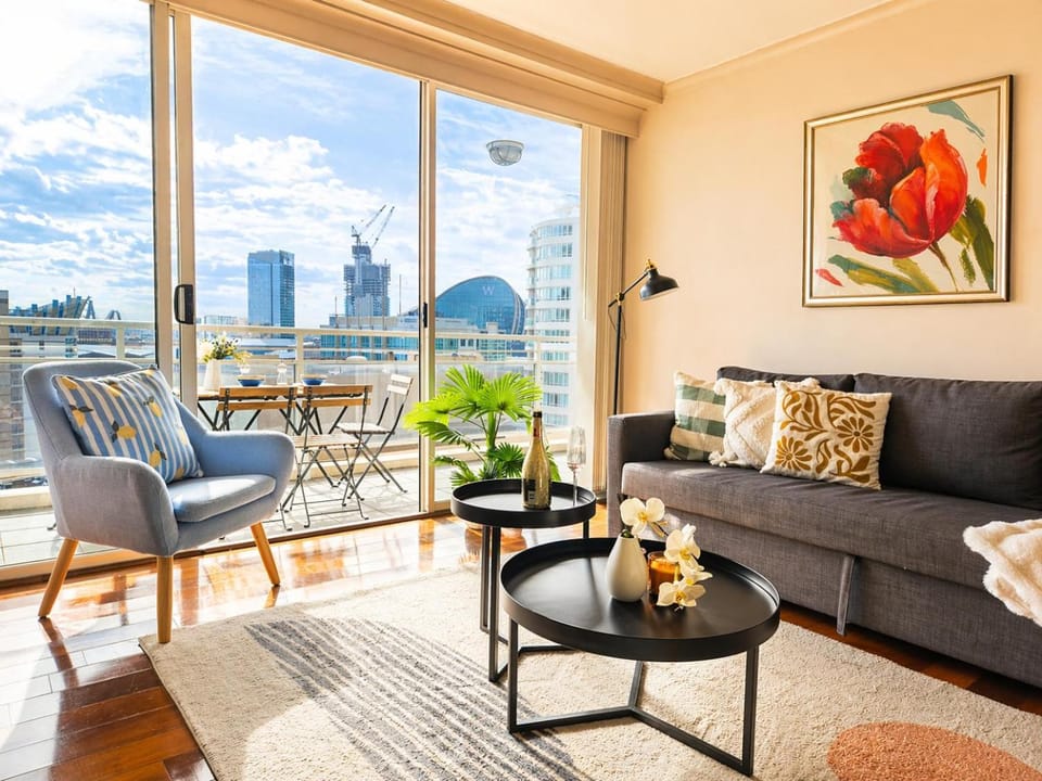 Luxury CBD 2BR - Balcony & City Views Apartment in Sydney