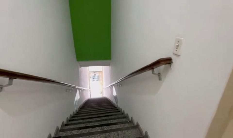 Residencial ORIEL - TV Gigante com Sofá Cinema, 2 quartos, Sala de jantar, Centro de Itanhaém Próx McDonalds Apartment in Itanhaém
