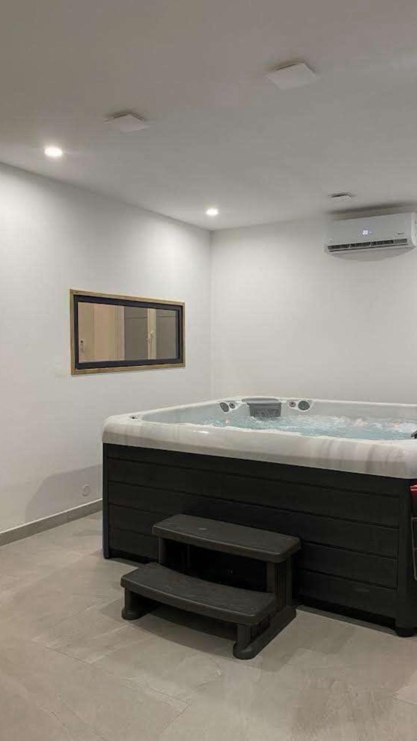 Instant Charnel Sauna et Jacuzzi Privatif Apartment in Provence-Alpes-Côte d'Azur