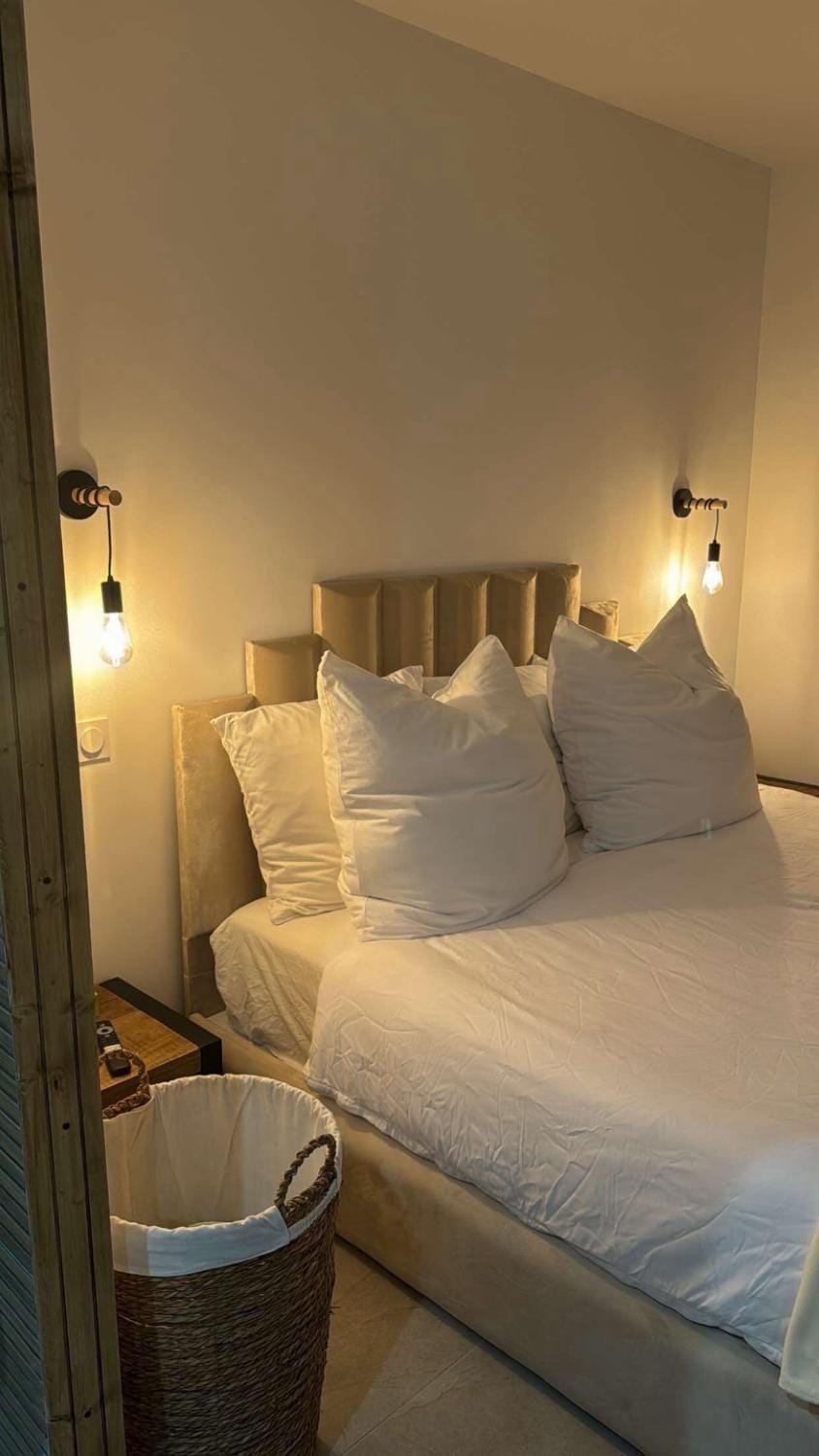 Instant Charnel Sauna et Jacuzzi Privatif Apartment in Provence-Alpes-Côte d'Azur