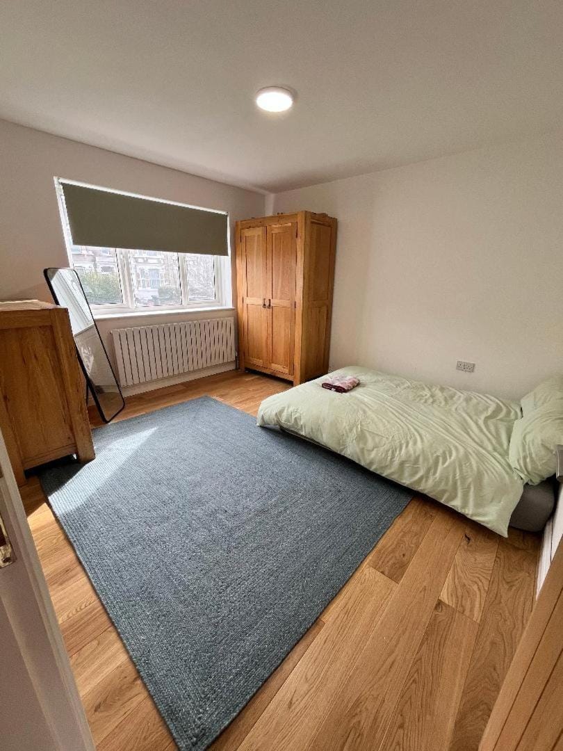 Stylish 2 bedroom flat in Leytonstone Apartment in Scotland