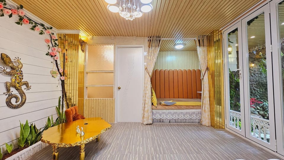 LÂU ĐÀI NHỎ ĐÀ LẠT - LITTLE CASTLE DALAT -5 rooms with kitchen and 14 people The Grand Veranda Estate 351 Villa in Dalat