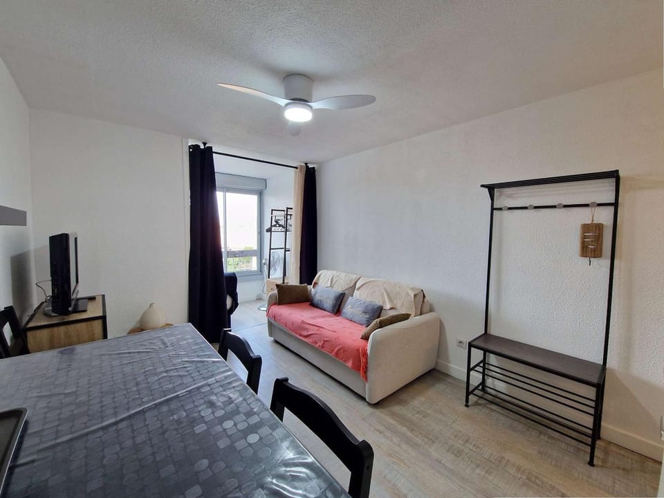 Studio rénové au centre, parking - 2 pers. - FR-1-387-229 Apartment in Marseillan