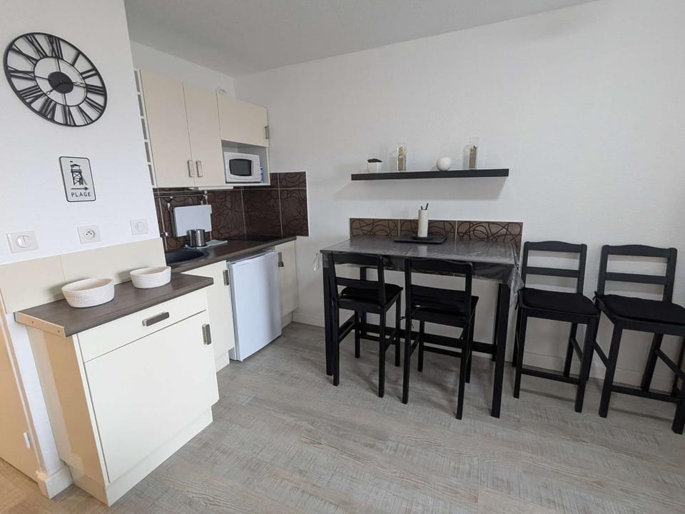 Studio rénové au centre, parking - 2 pers. - FR-1-387-229 Apartment in Marseillan