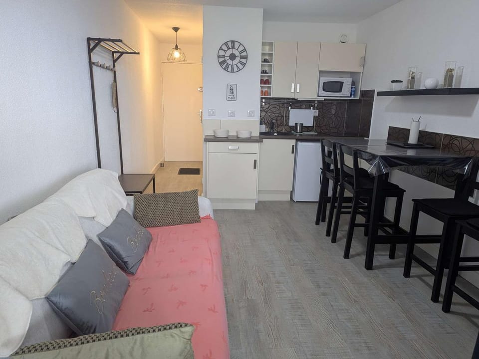 Studio rénové au centre, parking - 2 pers. - FR-1-387-229 Apartment in Marseillan