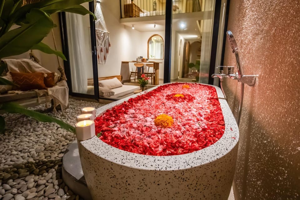 Hot Tub, Bath