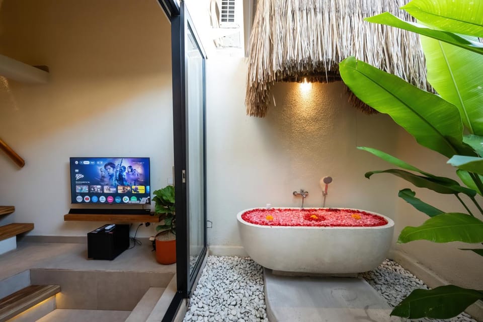 Hot Tub, Bath