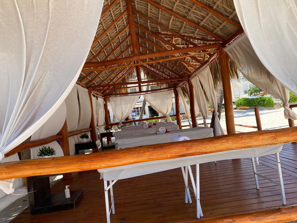 Restaurant/places to eat, Banquet/Function facilities