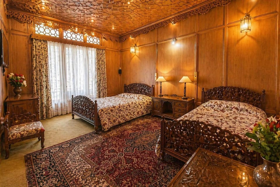 Bed, Living room, Photo of the whole room, Seating area, Bedroom