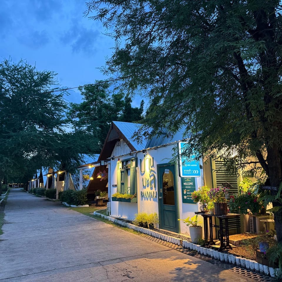 Property building, Neighbourhood, Natural landscape, Street view