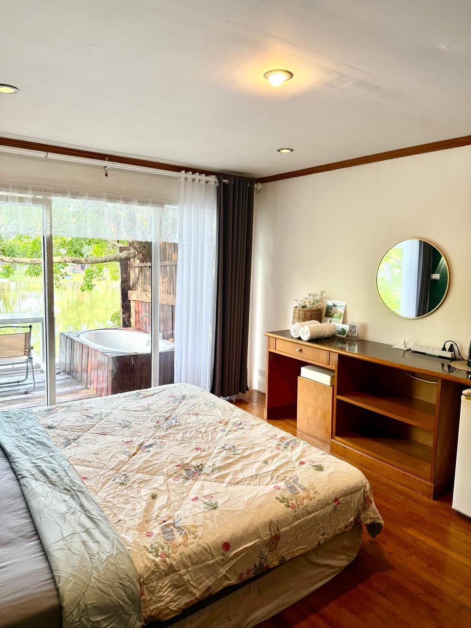 Bed, Photo of the whole room, Bedroom