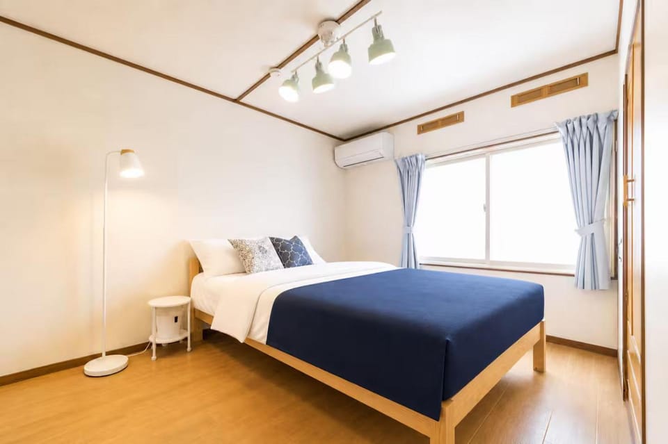 Bed, Bedroom, air conditioner