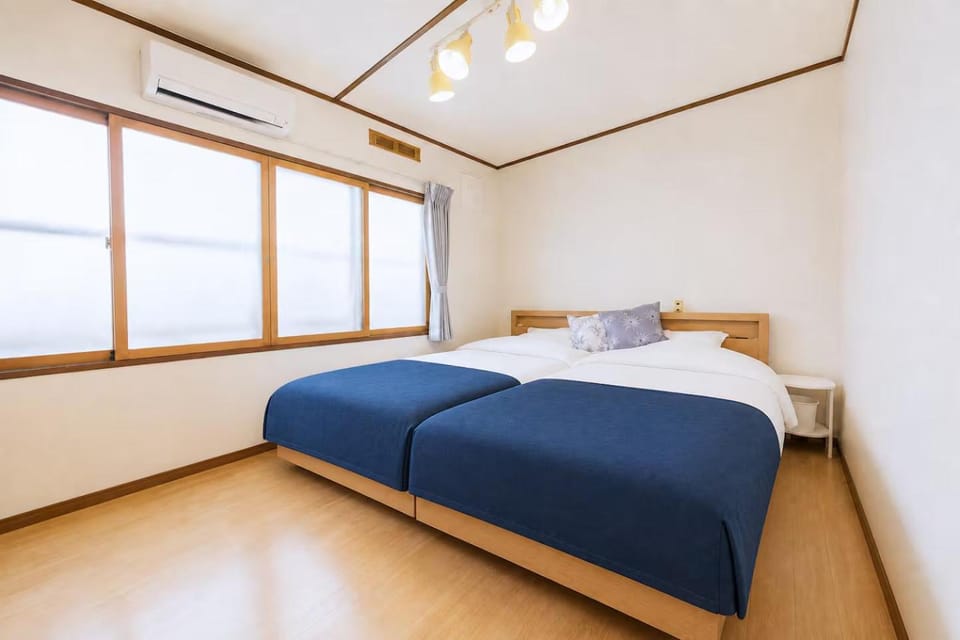 Bed, Bedroom, air conditioner