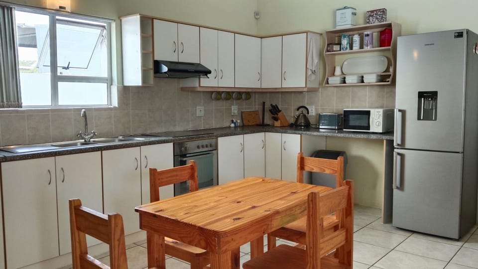 Kitchen or kitchenette, Dining area, Dinner, kitchen