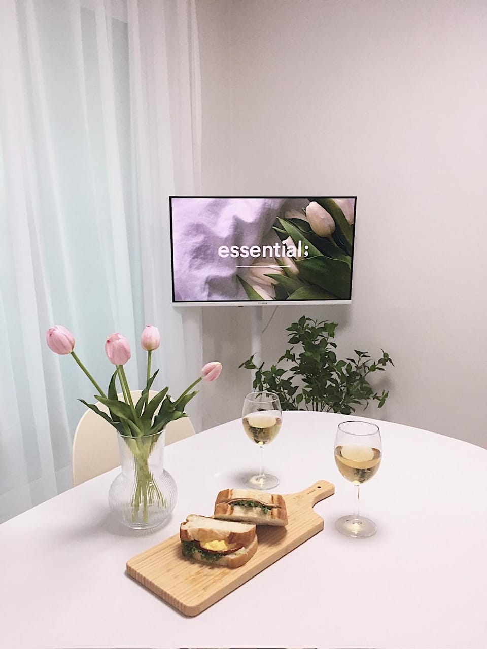 TV and multimedia, Seating area, Dining area