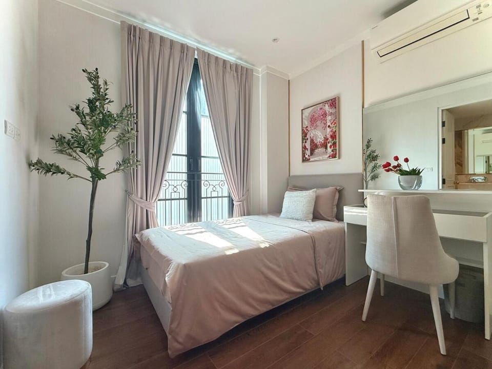 5-Star Pool Villa 3BR Private Luxury Sukhumvit Villa in Bangkok
