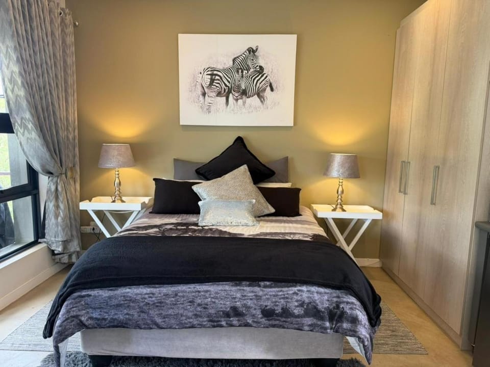 Property building, Bed, Bedroom