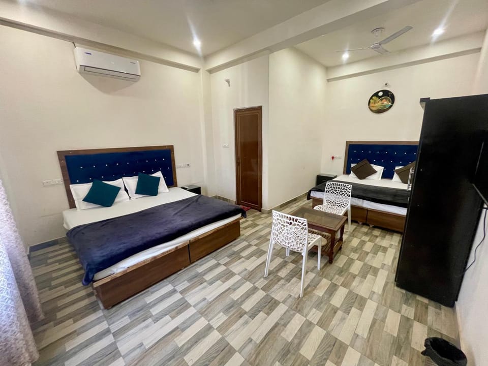 Bed, Photo of the whole room, Bedroom, air conditioner