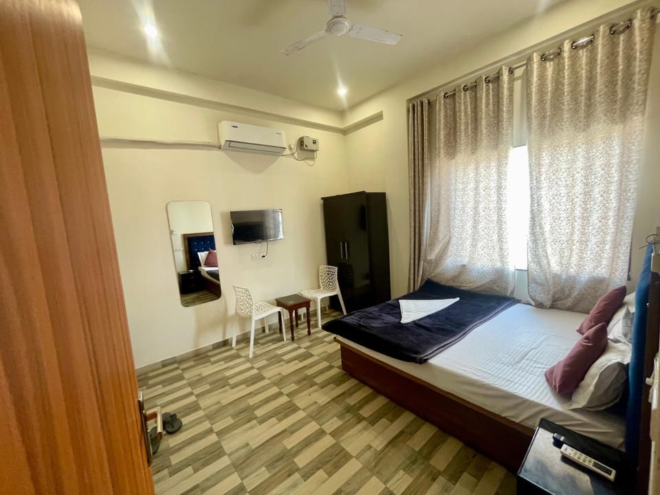 Bed, TV and multimedia, Bedroom, air conditioner