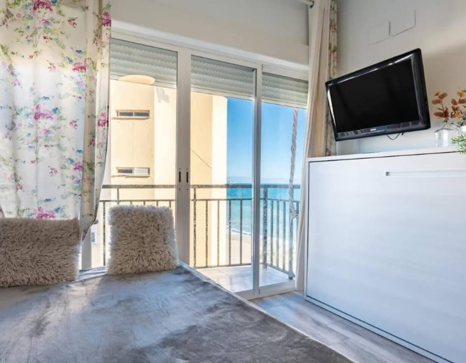 Fuengirola Paseo Marítimo 1 línea Loft 3 Huesped Apartment in Fuengirola