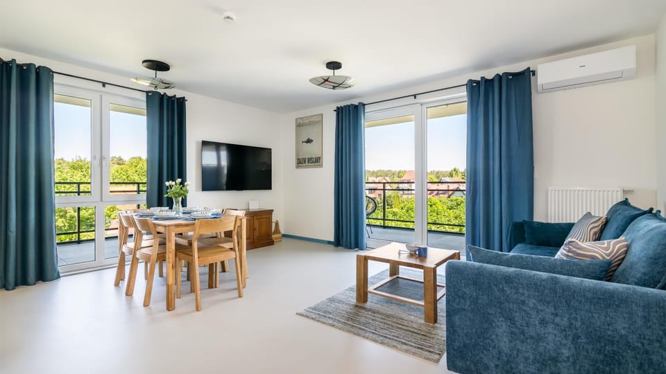 Apartament premium Piamola - balkon 33m2 z widokiem na Zalew Wiślany, ładowarka EV, box na rowery, basen Apartment in Pomeranian Voivodeship