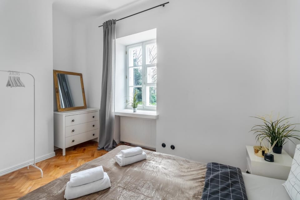 Toilet, Bed, Bathroom, Photo of the whole room, Bedroom, towels