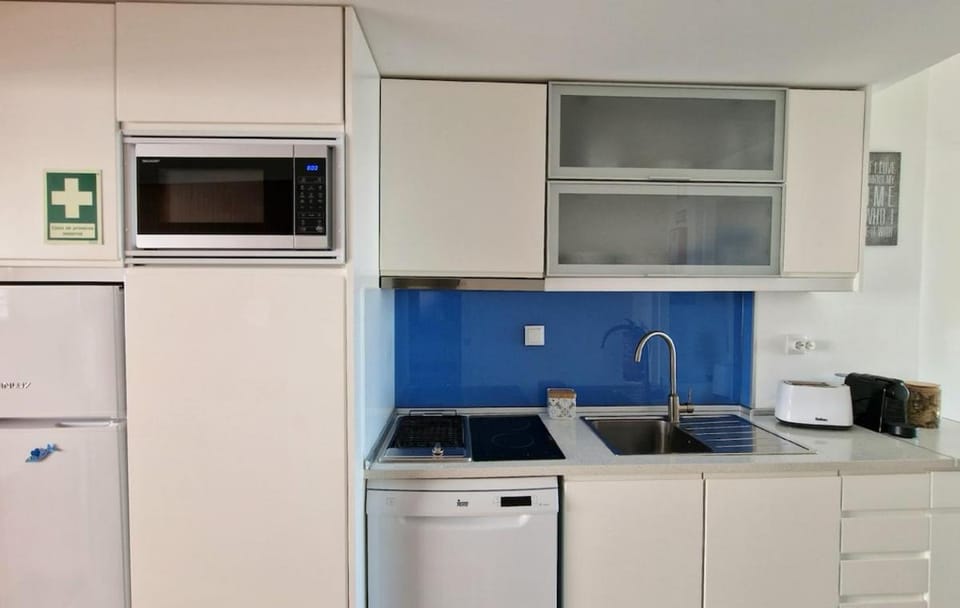 Excellent sea view with direct beach access Apartment in Sesimbra