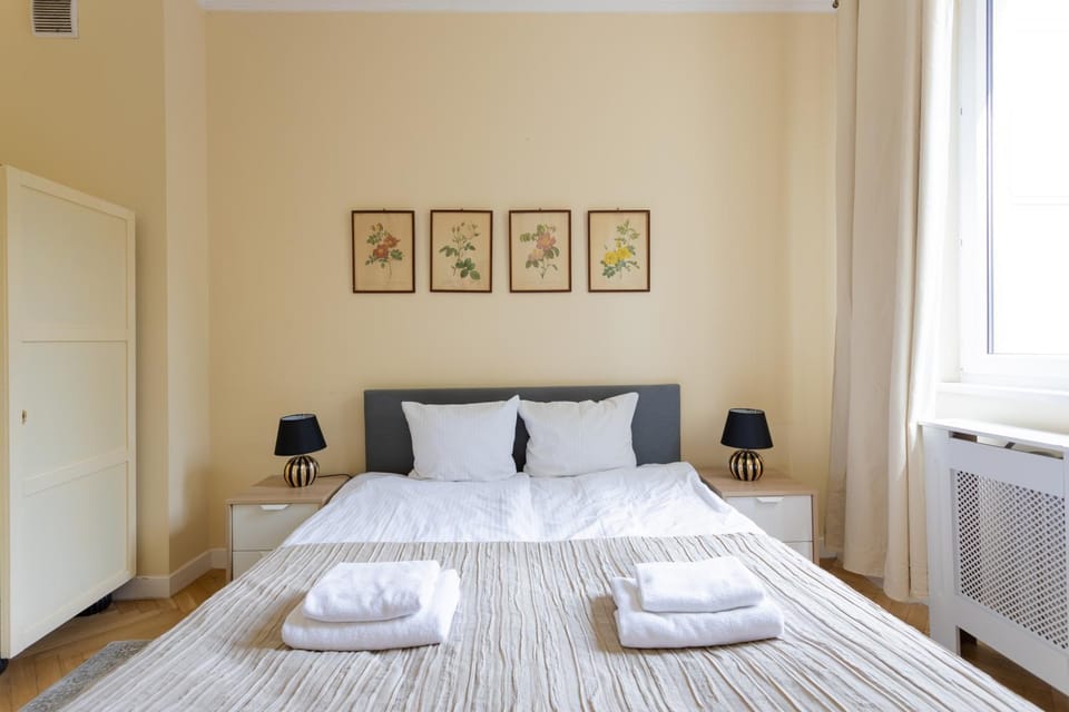 Bed, Photo of the whole room, Bedroom, internet, towels