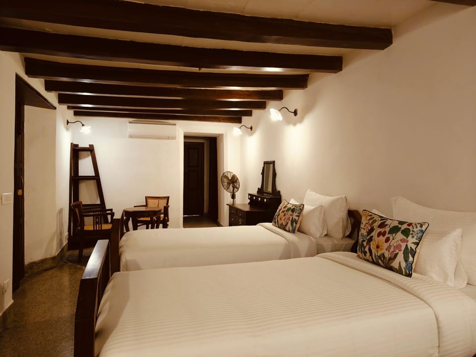 Bed, Living room, Photo of the whole room, Seating area, Bedroom