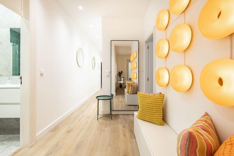 Modern Central 4 Bedroom Haven Sleeps 10 Apartment in Lisbon