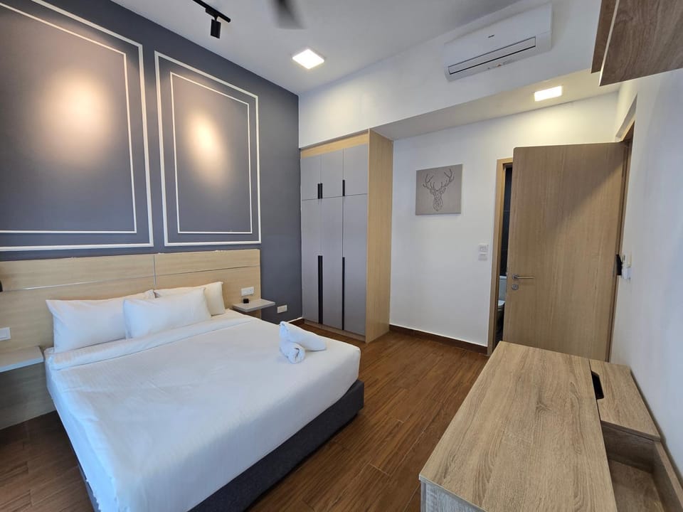 Bed, Living room, Photo of the whole room, Seating area, Bedroom, wardrobe, air conditioner