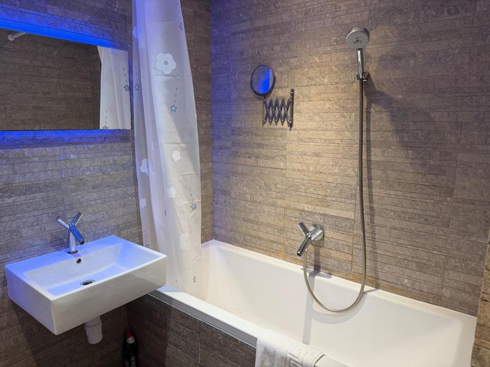 Bathroom, Bath