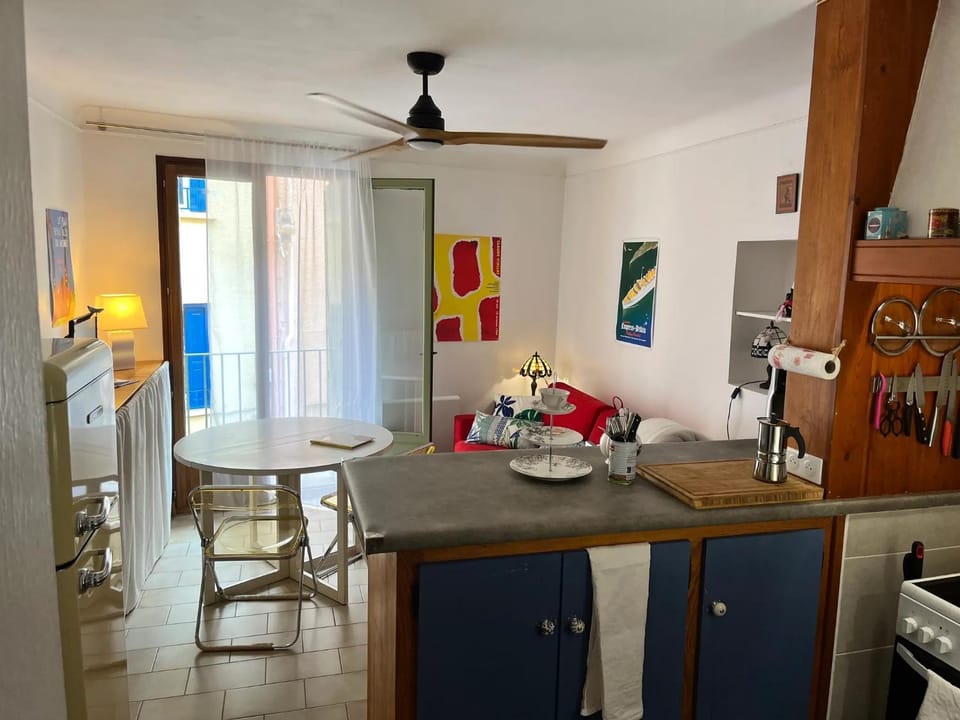 Kitchen or kitchenette, Living room, Dining area