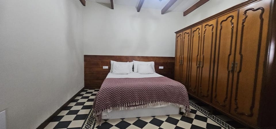 Bed, Photo of the whole room, wardrobe