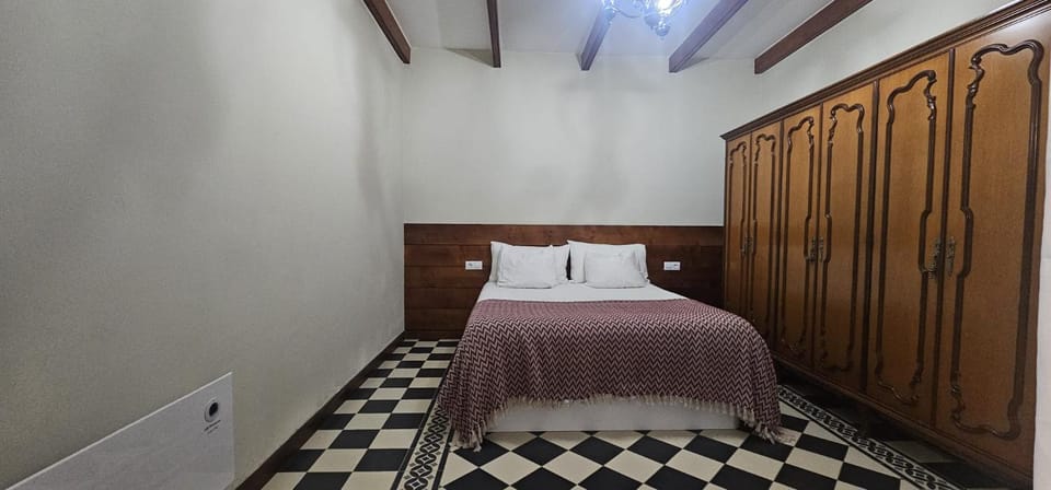 Bed, Bedroom, Area and facilities, wardrobe