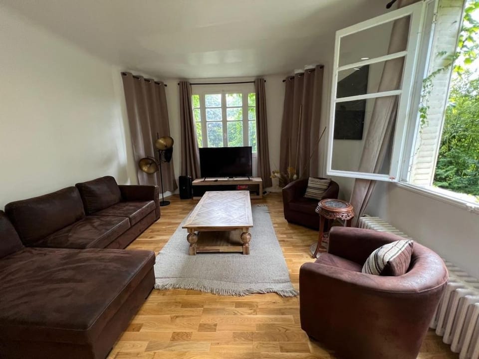 Peaceful stay in Central Auxerre Villa in Bourgogne-Franche-Comté