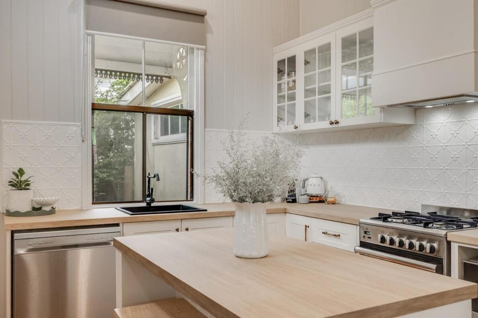 Henleigh Cottage - Central CBD Location & Charm House in Toowoomba City