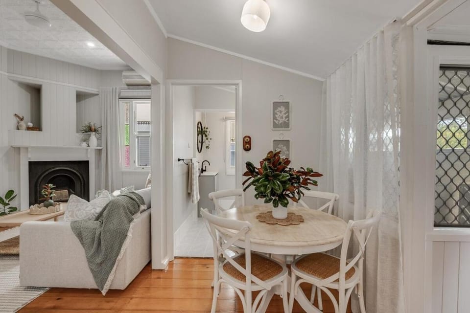 Henleigh Cottage - Central CBD Location & Charm House in Toowoomba City