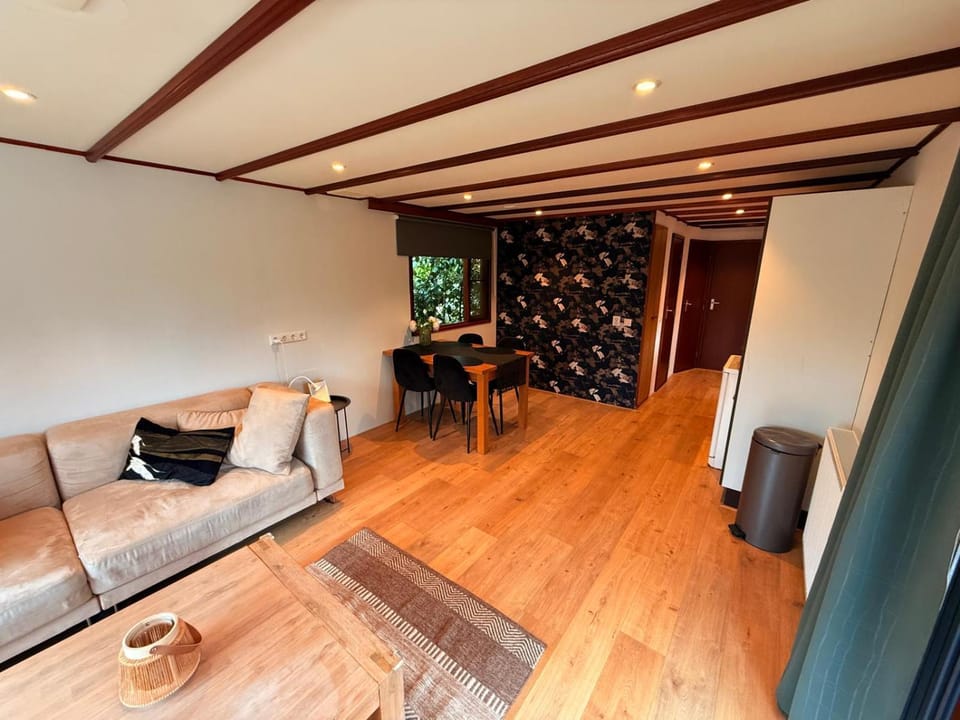 Living room, Dining area, kitchen