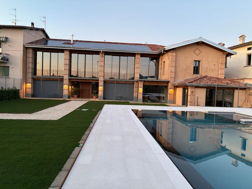 Property building, Pool view