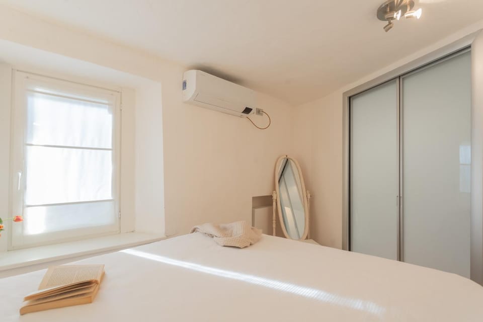 Bed, Photo of the whole room, Bedroom, air conditioner