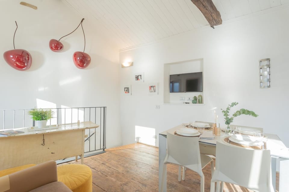 TV and multimedia, Living room, Seating area, Dining area