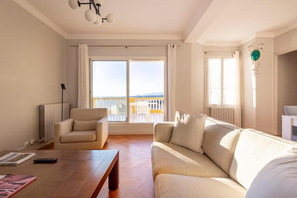 Apartment with large terrace & sea view over Nice Apartment in Nice