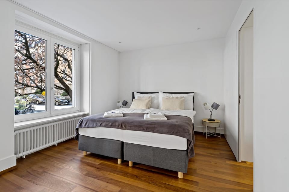 Bed, Photo of the whole room, Bedroom, towels