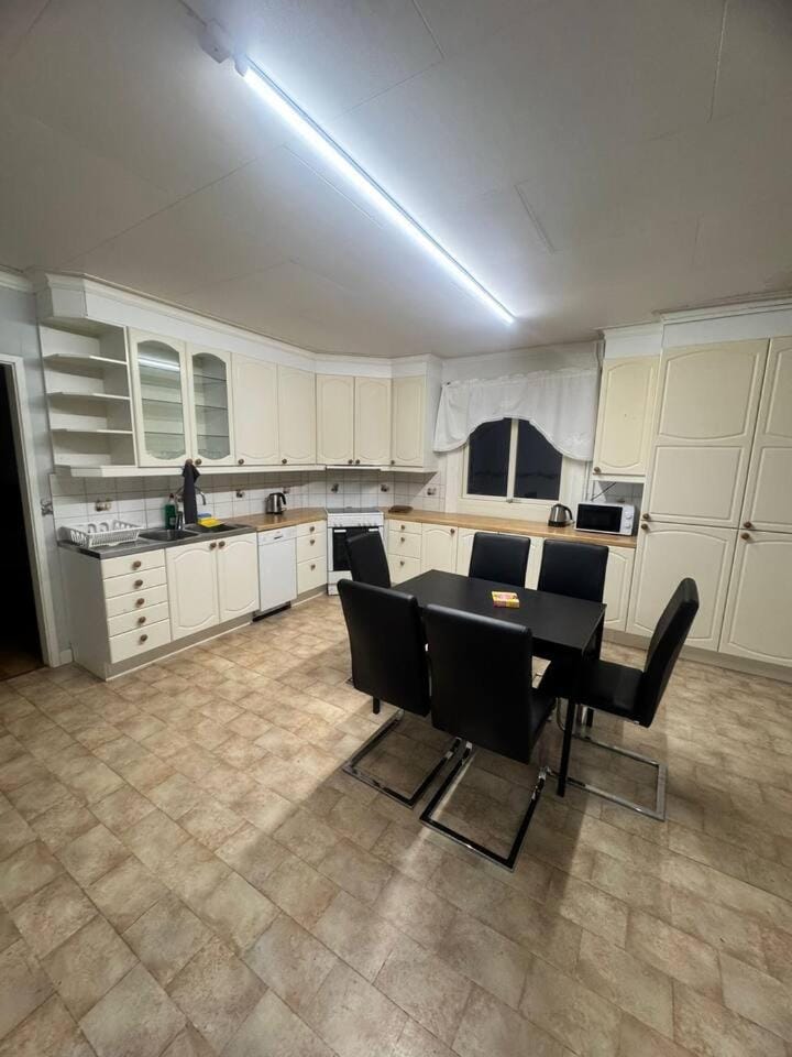 Workers Stay - Worker Accommodation Sweden - Torslanda - Göteborg House in Gothenburg