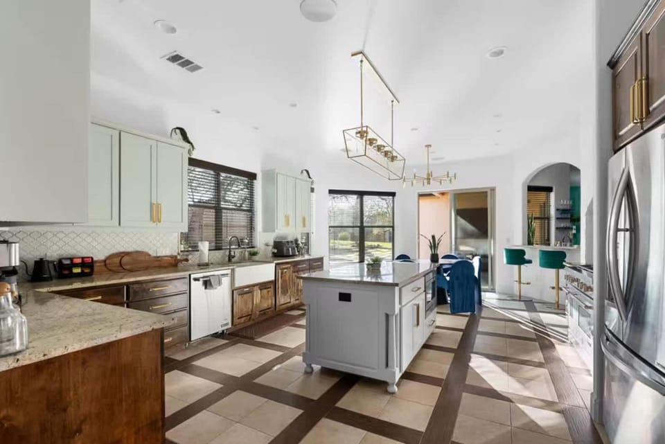Retreat House - Heated Pool - Pickleball court House in Lake Austin