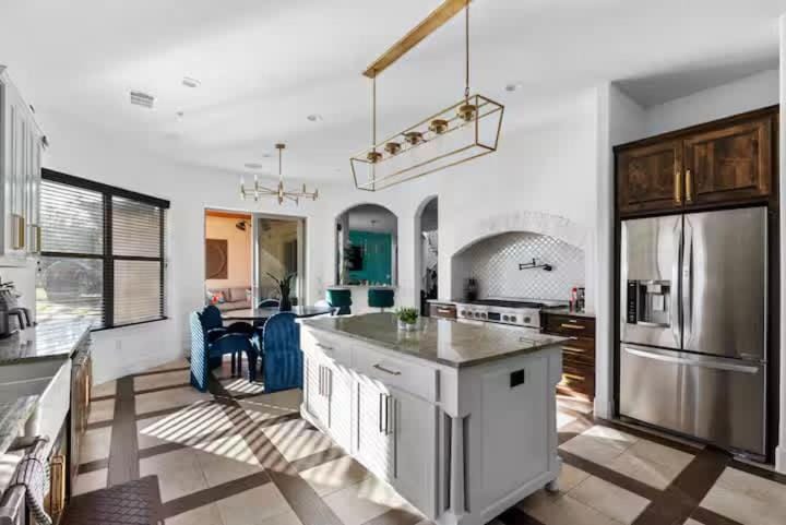 Retreat House - Heated Pool - Pickleball court House in Lake Austin