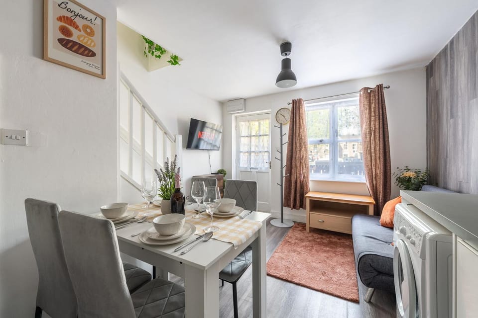 TV and multimedia, Living room, Dining area, washing machine