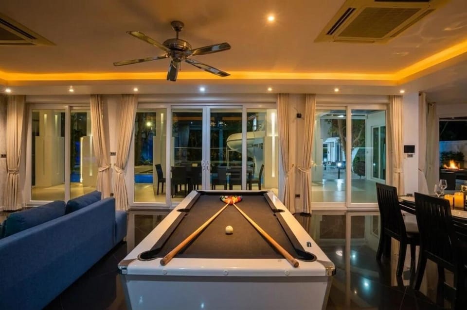 Luxury 5BR Villa Jomtien - Pool, Sports & Karaoke Villa in Pattaya City