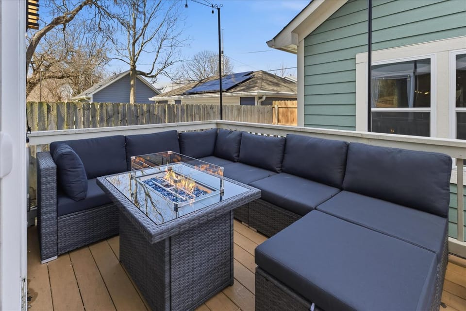 Stunning 5 bedroom house in historic district Apartment in Indianapolis